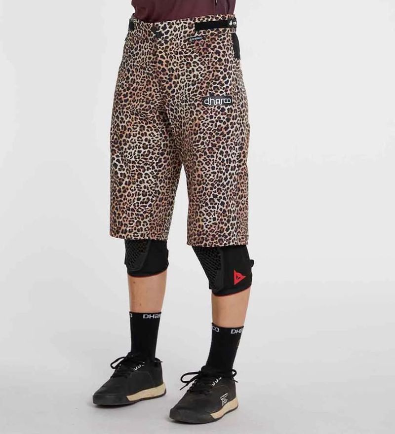 Short-Mujer-Gravity-Leopard-Dharco