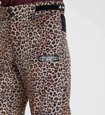 Short-Mujer-Gravity-Leopard-Dharco